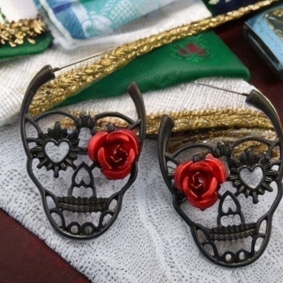 BETSEY JOHNSON SUGAR SKULL EARRINGS - Picture 1 of 5